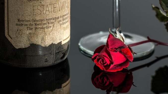 rose, wine, red, romantic, bottle, drink, glass, vintage, red rose, rose flower, wine glass, alcohol, beverage, cabernet sauvignon, wine bottle, reflection