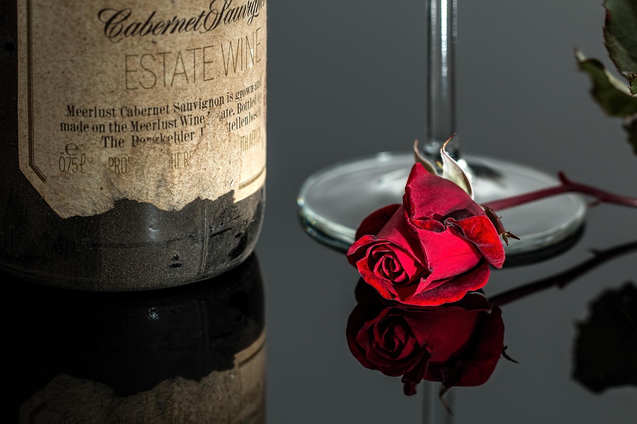 rose, wine, red, romantic, bottle, drink, glass, vintage, red rose, rose flower, wine glass, alcohol, beverage, cabernet sauvignon, wine bottle, reflection